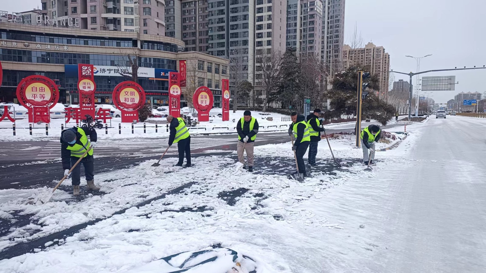 除冰雪 保安全 | 信華集團積極開展清雪除冰行動
